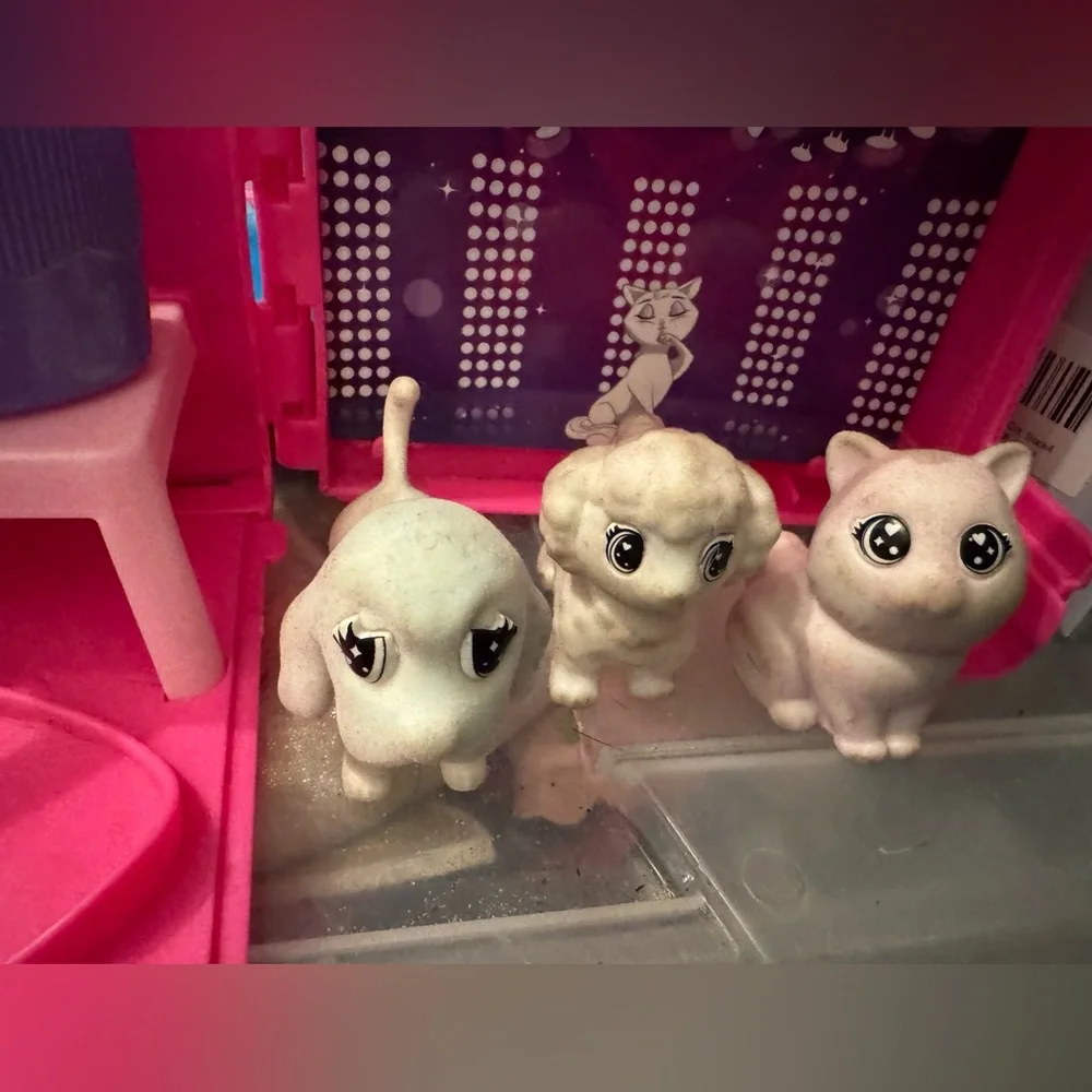 Crayola scribble & scrub pet salon w/ 3 pets (RETIRED)